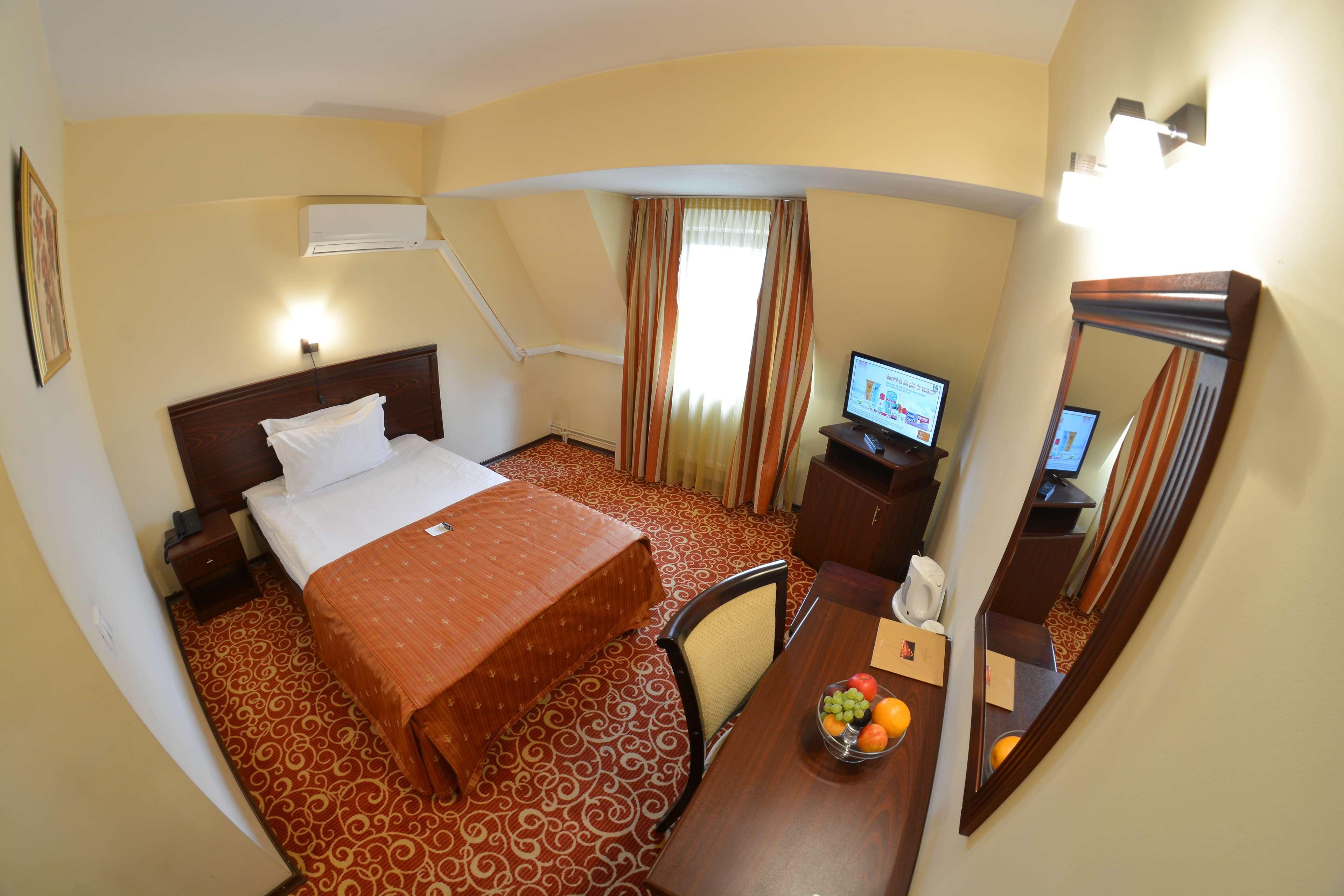 Hotel Central Ploiesti Exterior photo