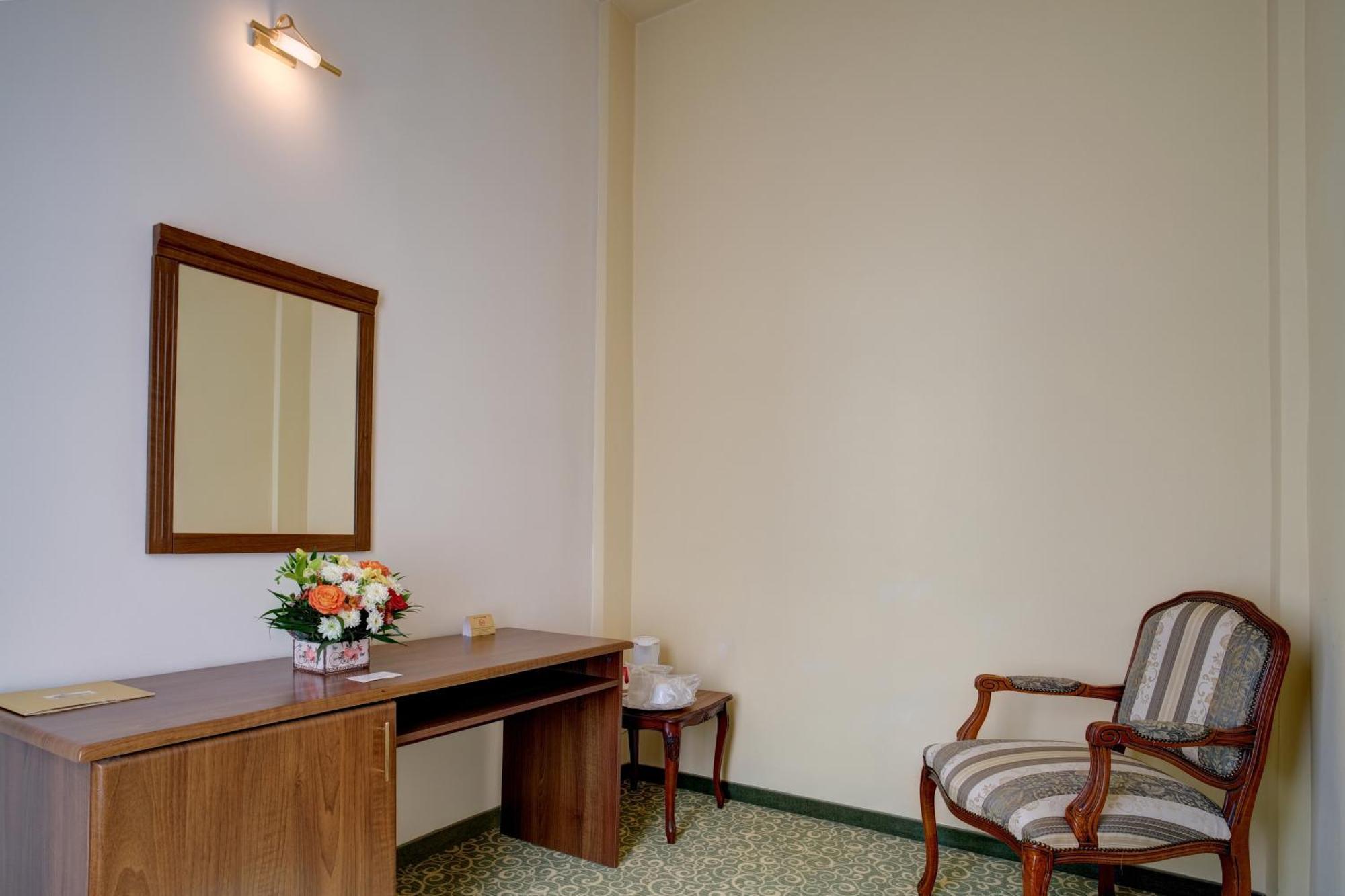 Hotel Central Ploiesti Exterior photo