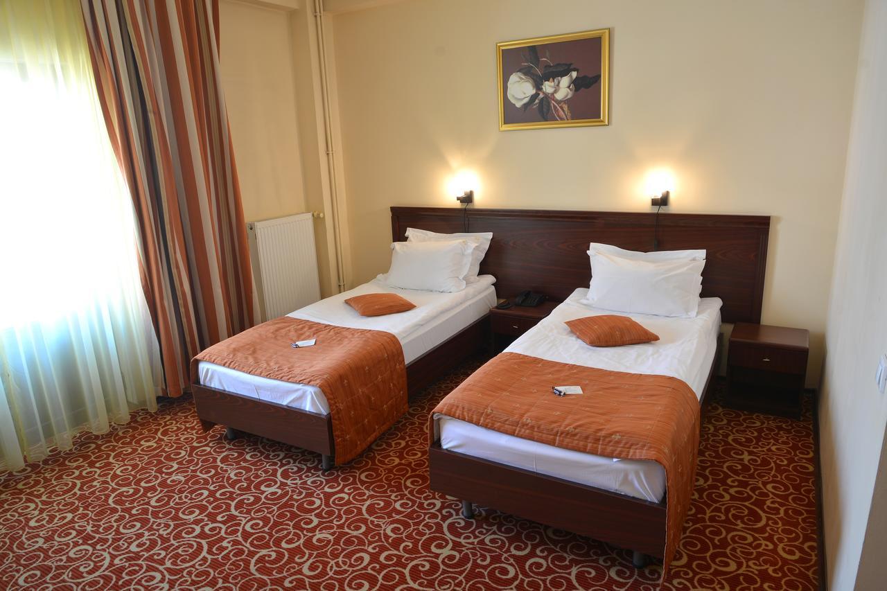 Hotel Central Ploiesti Exterior photo